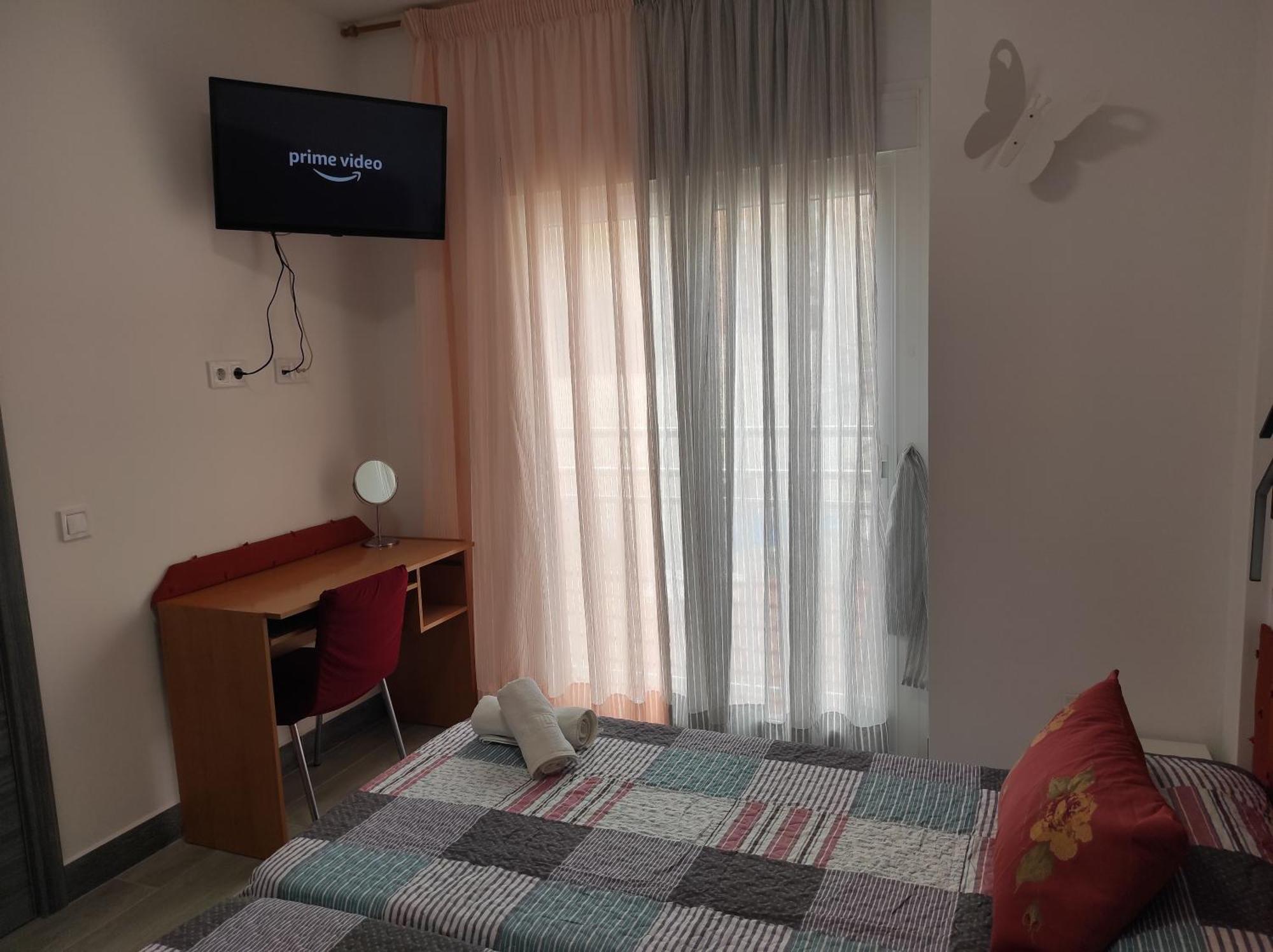 Con Terraza Y Muy Cerca De La Playa,centro Y Estacion De Tren Ferienhaus Málaga